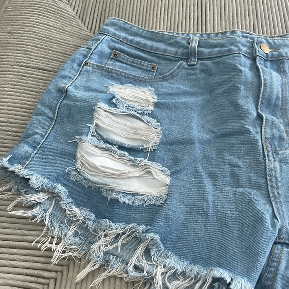 High Rise Ripped Shorts - Picture 3 of 4